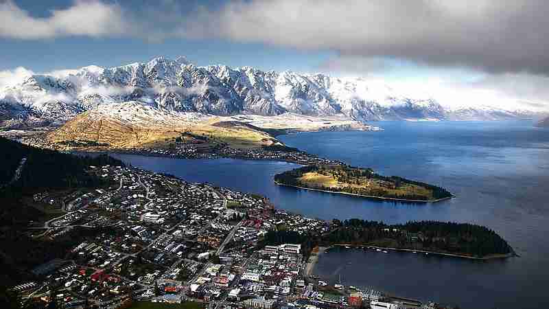 Queenstown from Bob's Peak, tags: caravan - CC BY-SA