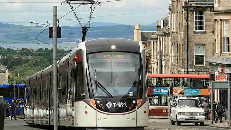 Edinburgh Trams, tags: visitor road - CC BY-SA